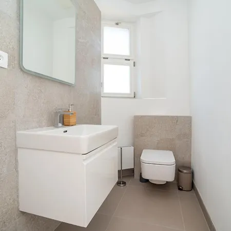 High-class Rooftop Apt. With Spacious Terrace Apartman