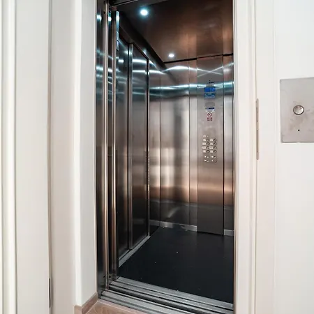 Apartman High-class Rooftop Apt. With Spacious Terrace *