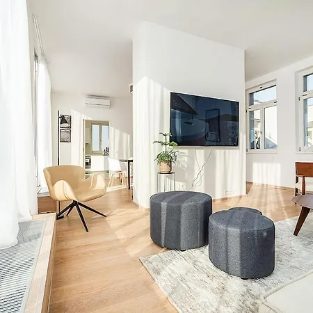 High-class Rooftop Apt. With Spacious Terrace Apartman