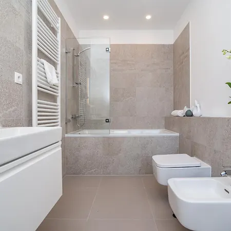 High-class Rooftop Apt. With Spacious Terrace Apartman *