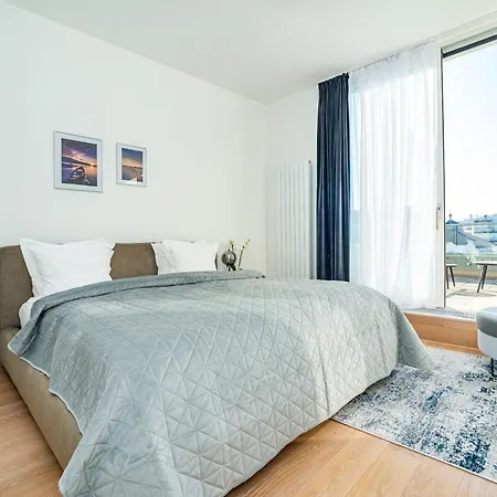 High-class Rooftop Apt. With Spacious Terrace Apartman *