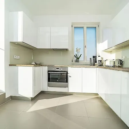 High-class Rooftop Apt. With Spacious Terrace Apartman *